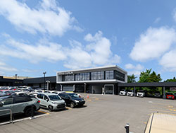 自動車販売店舗