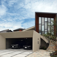 混構造の家 中庭と吹抜けのあるガレージハウス アーキッシュギャラリー